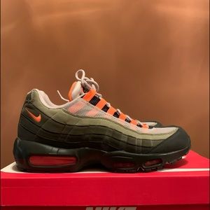 Air Max 95 neutral olive and total orange